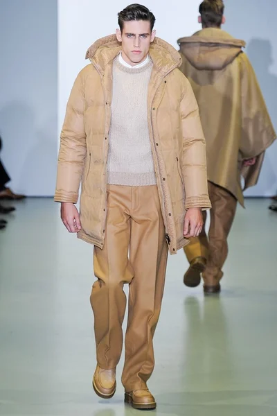 Look 25